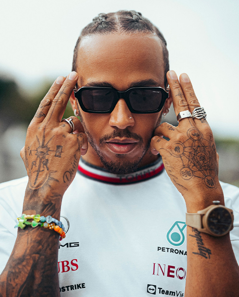 Lewis_Hamilton_Mercedes_AMG_F1_Police_De_Rigo_768.jpg